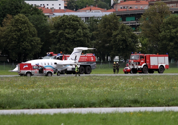 Die Einsatzkräfte standen bereit, mussten jedoch glücklicherweise nicht eingreifen - Foto: Simon Mathoi