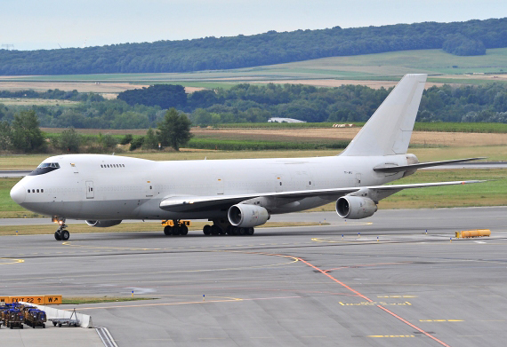 Die 747 "Classic" landete um 18:09 Uhr auf der Piste 34 und rollte anschließend zum "Kilo-Block" - Foto: Austrian Wings Media Crew