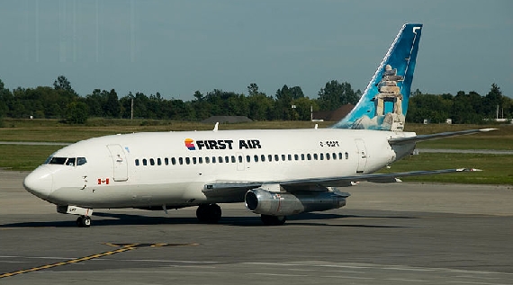 Boeing 737-200 der First Air - Foto: Alasdair McLellan