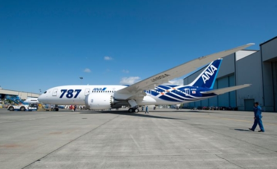 Die erste für ANA bestimmte Boeing 787 Dreamliner trägt eine Sonderlackierung - Foto: Boeing