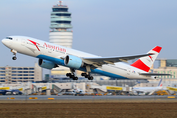 Boeing 777-200 der AUA beim Start - Foto: R. Reiner / Austrian Wings