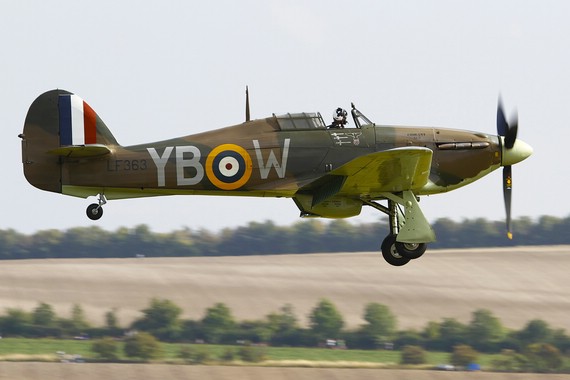 comp_Hurricane_BBMF_landing