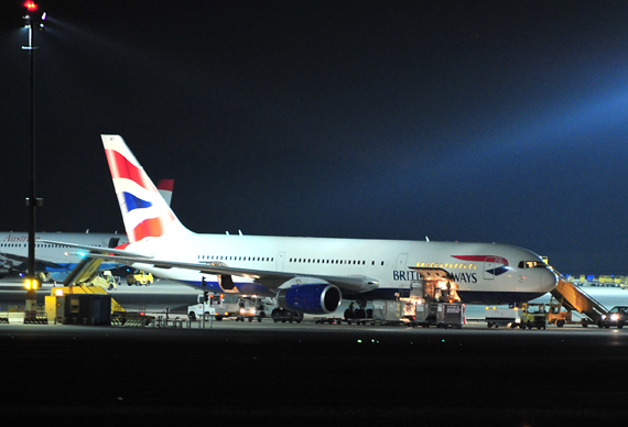 Die Ersatzmaschine, ebenfalls eine Boeing 767-300, mit der Registrierung G-BNWY in Wien - Foto: Austrian Wings Media Crew