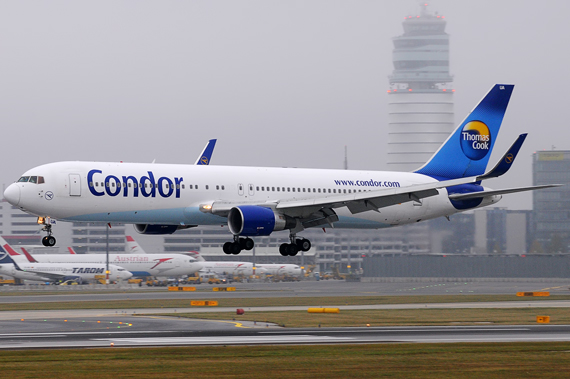 Condor [ACHTUNG ALTE LIVERY] Boeing 767-300ER bei der Erstlandung in Wien - Foto: Austrian Wings Media Crew