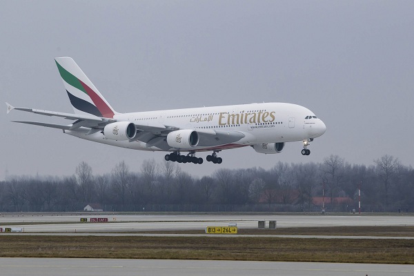 Emirates_A380_dj_10305
