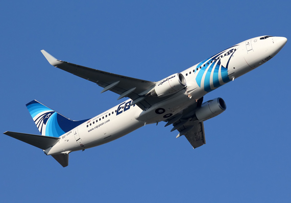 Egytpair Boeing 737-800 beim Start in Wien - Foto: Max Hrusa