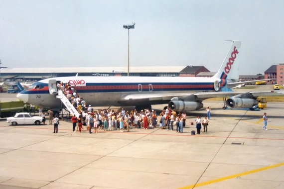 Diese Aufnahme zeigt die Maschine in den frühen 1980er Jahren am Flughafen München; obwohl die Kennung am Bug - 712 statt 778 - scheinbar nicht stimmt, handelt es sich doch um die N778PA; dies bestätigte laut Aussagen des Fotografen sogar der ehemalige