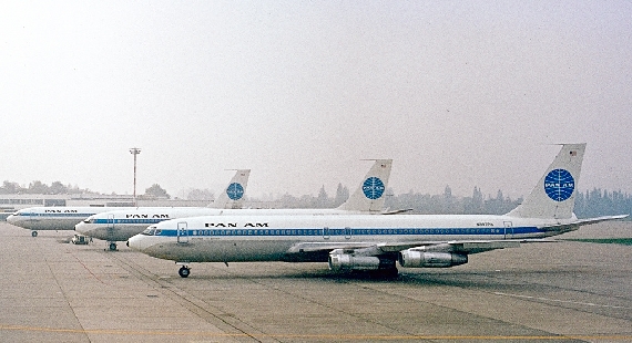 "Triple 7(07": Drei Boeing 707-300 von Pan Am am Flughafen Düsseldorf, aufgenommen im Jahr 1973 - Foto: Wolfgang Mendorf "Triple 7(07": Drei Boeing 707-300 von Pan Am am Flughafen Düsseldorf, aufgenommen im Jahr 1973 - Foto: Wolfgang Mendorf
