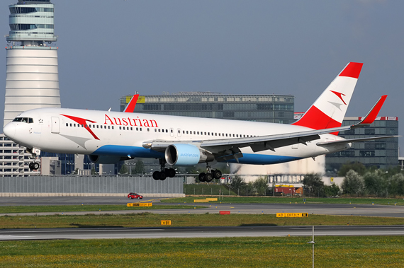 Die Boeing 767-300ER, OE-LAT, bei der Landung in Wien - Foto: Austrian Wings Media Crew