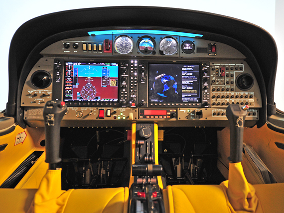 Das Cockpit des Verfahrenstrainers