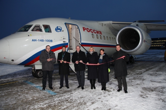 Flughafenvorstand Julian Jäger und Vertreter der Airline beim Ribbon Cutting - Foto: Flughafen Wien