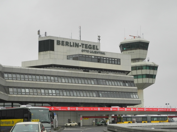 Am Flughafen Berlin Tegel finden heute Warnstreiks statt; mit Flugausfällen muss gerechnet werden - Foto: Austrian Wings Media Crew