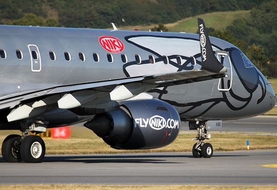 Fly Niki Embraer E190 - Foto: Max Hrusa