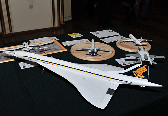Singapore Airlines als Concorde-Betreiber? Mitnichten, doch eine Zeit lang flog eine Concorde der British Airways mit Singapore Airlines Farben auf der linken Seite - Foto: Austrian Wings Media Crew Singapore Airlines als Concorde-Betreiber? Mitnichten, doch eine Zeit lang flog eine Concorde der British Airways mit Singapore Airlines Farben auf der linken Seite - Foto: Austrian Wings Media Crew