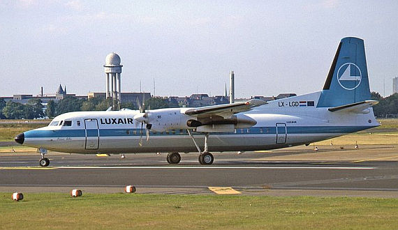 Eine Schwestermaschine der verunglückten Fokker 50 - Foto: Ralf Manteufel / Wiki Commons