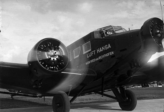 Junkers Ju 52/3m der Deutschen Lufthansa, aufgenommen 1932; das Flugzeug trägt den Namen des "Roten Barons", Manfred von Richthofen