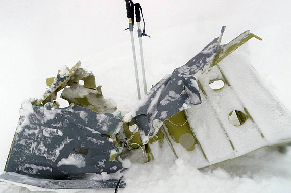 Wrackteile an der Unglücksstelle - Foto: Norwegische Streitkräfte