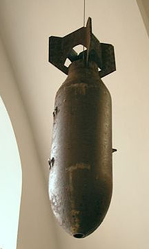 250-Kilogramm US-Fliegerbombe im Heeresgeschichtlichen Museum in Wien - Foto: Martin Rosenkranz / airpower.at