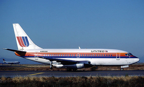 Boeing 737-200 des Erstkunden United Airlines mit ausgefahrener Schubumkehr - Foto: Eduard Marmet / Wiki Commons Boeing 737-200 des Erstkunden United Airlines mit ausgefahrener Schubumkehr - Foto: Eduard Marmet / Wiki Commons