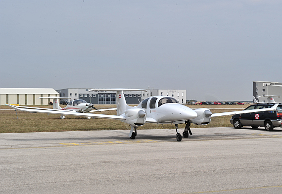 Die DA52 mit laufenden Motoren kurz vor ihrem Erstflug - Foto: Austrian Wings Media Crew