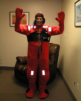 Erste Anprobe der Immersionsuit Erste Anprobe der Immersionsuit