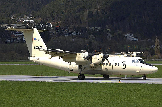 Die Dash 7 unmittelbar nach der Landung in Innsbruck - Foto: Maxi Gruber