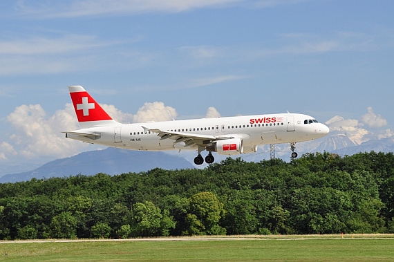 Airbus A320 der Swiss bei der Landung in Genf-Cointrin - Foto: Andy Herzog