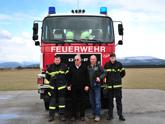 Häberle und Freyer: "Herzlichen Dank an die Feuerwehr Wiener Neustadt für die nasse Begrüßung!"