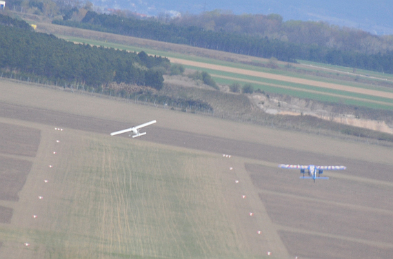 Low Pass über den Flugplatz - Fotoserie: Austrian Wings Media Crew