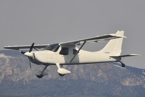 Erich Häberle in seiner Glasair auf dem Weg von Stockerau zum "Rendezvous" mit der Dornier Do 28 des Paraclubs - Foto: Austrian Wings Media Crew Erich Häberle in seiner Glasair auf dem Weg von Stockerau zum "Rendezvous" mit der Dornier Do 28 des Paraclubs - Foto: Austrian Wings Media Crew
