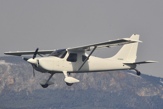 Erich Häberle in seiner Glasair auf dem Weg von Stockerau zum "Rendezvous" mit der Dornier Do 28 des Paraclubs - Foto: Austrian Wings Media Crew