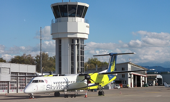 Bombardier Q400 von SkyWork am Flughafen Bern Belp - Foto: Georg Mader