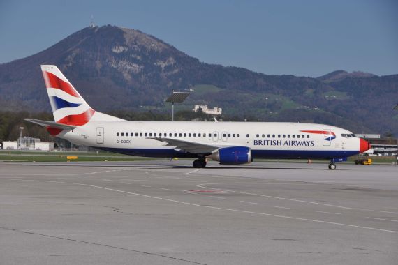 Boeing 737-400 von British Airways auf dem Vorfeld des Flughafens der Mozartstadt - Foto: Flughafen Salzburg