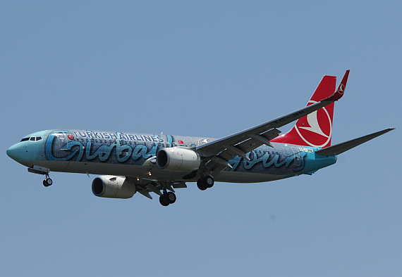 Turkish Airlines 737-800 mit Sonderbemalung im Endanflug auf die Piste 34 in Wien - Foto: Austrian Wings Media Crew