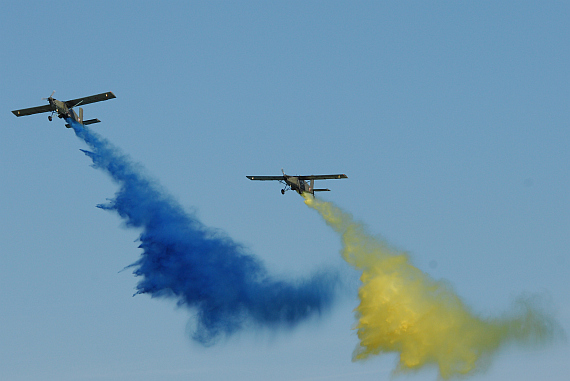 Diese beiden PC-6 malten die niederösterreichischen Landesfarben in den Himmel - Foto: Austrian Wings Media Crew