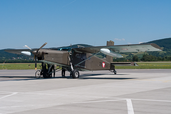 Seltener Anblick: Pilatus PC-6 mit Zusatztanks unter den Tragflächen - Foto: Markus Dobrozemsky