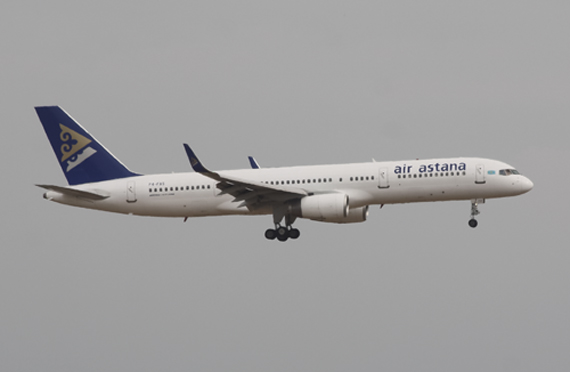 Boeing 757 von Air Astana - Foto: Christian Zeilinger