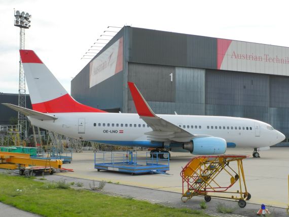 Die OE-LNO vor dem AUA-Hangar kurz vor dem Abflug nach Großbritannien - Foto: Austrian Wings Media Crew