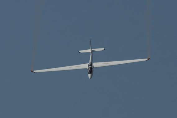 Kunstflugvorführung mit einem Segelflugzeug vom Typ Fox