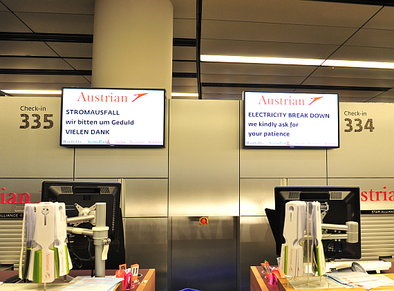 Über Anzeigetafeln (Bild) und Tonbandansagen wurden die Reisenden über die Probleme informiert - Foto: Austrian Wings Media Crew