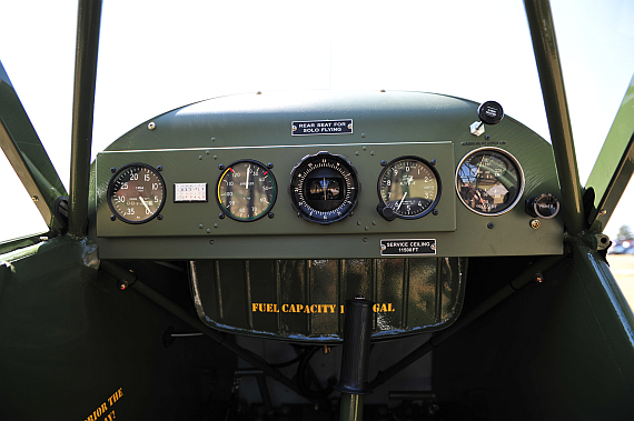 Im Cockpit der L4 gibt es keinen unnötigen "Schnick Schnack" - back to the roots of flying lautet das Motto für den Piloten