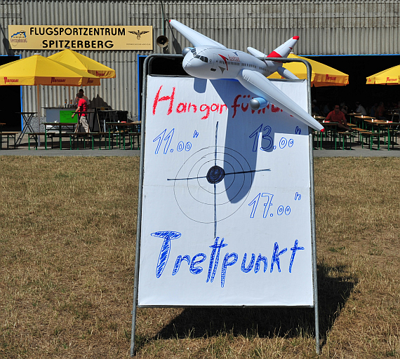 Neben dem Static Display und zahlreichen Flugvorführungen wurden auch Hangartouren angeboten; die Crew vom Spitz bemüht sich seit Jahren mit viel Liebe und Engagement, Jung und Alt für die Luftfahrt zu begeisternt, etwas, das man nur noch selten auf kl