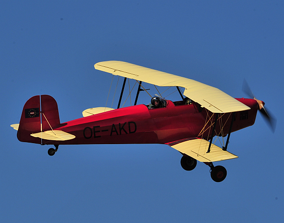 Die Bücker Jungmann ist ein kunstflugtauglicher Doppeldecker aus den 1930er Jahren; selbst heute noch wird dieses Flugzeug noch bzw. wieder produziert