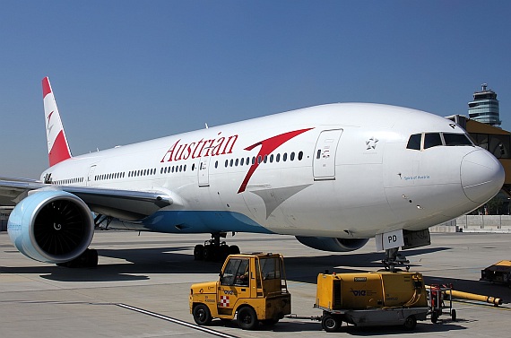 Beim Schleppen an der Rumpfstruktur im Cockpitbereich erheblich beschädigt: Boeing 777 OE-LPD der AUA (Symbolbild) - Foto: Max Hrusa