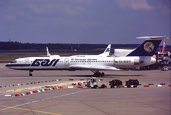 Die verunglückte TU-154M RA-85816, aufgenommen vier Jahre vor dem Absturz, am 25. Juli 1998 auf dem Flughafen Köln-Bonn - Foto: Konstantin von Wedelstädt
