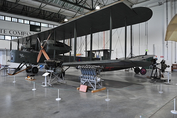 Vickers Vimy Bomber (Replica) aus dem Ersten Weltkrieg Vickers Vimy Bomber (Replica) aus dem Ersten Weltkrieg