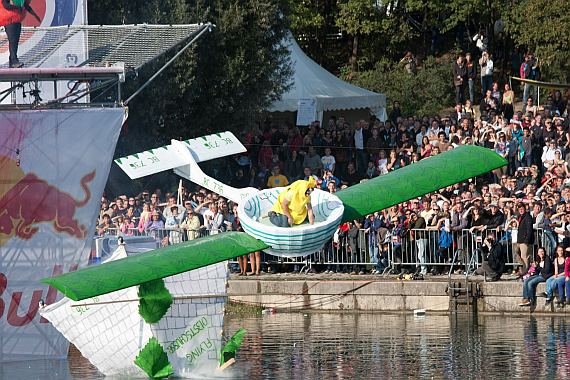 Die fliegende Obstschüssel stürzt erfolgreich ab