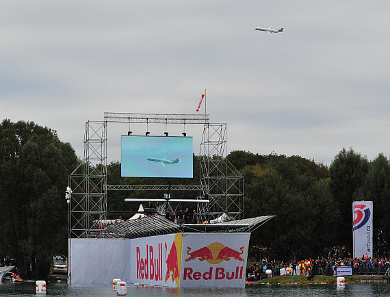 Low Pass Fokker 100 Red Bull Flugtag 2012