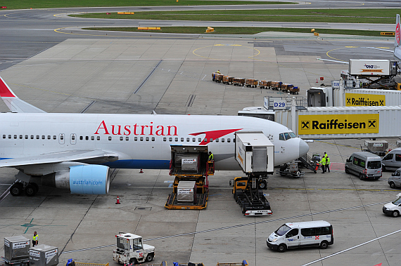 Austrian Boeing 767-300ER, OE-LAT, am Pier - Foto: Austrian Wings Media Crew
