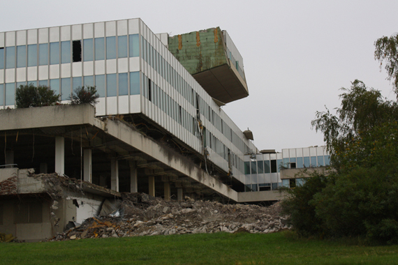 Abrissarbeiten an der alten AUA-Zentrale